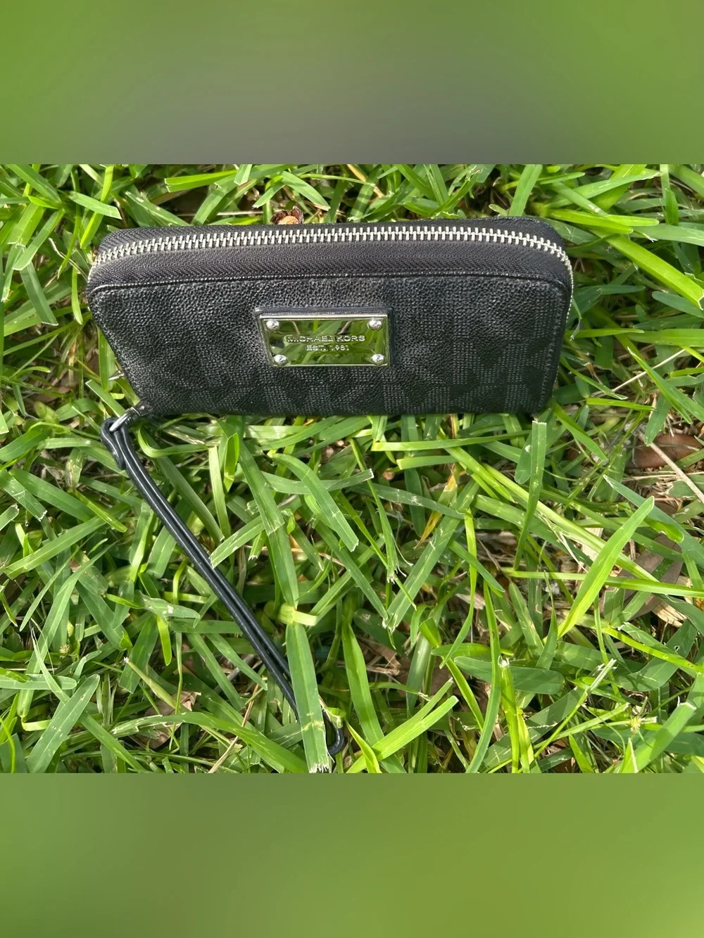 Michael Kors Jet Set Zippy Wallet / Wristlet Black Leather